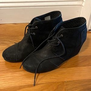 Tom’s black wedge bootie - W10